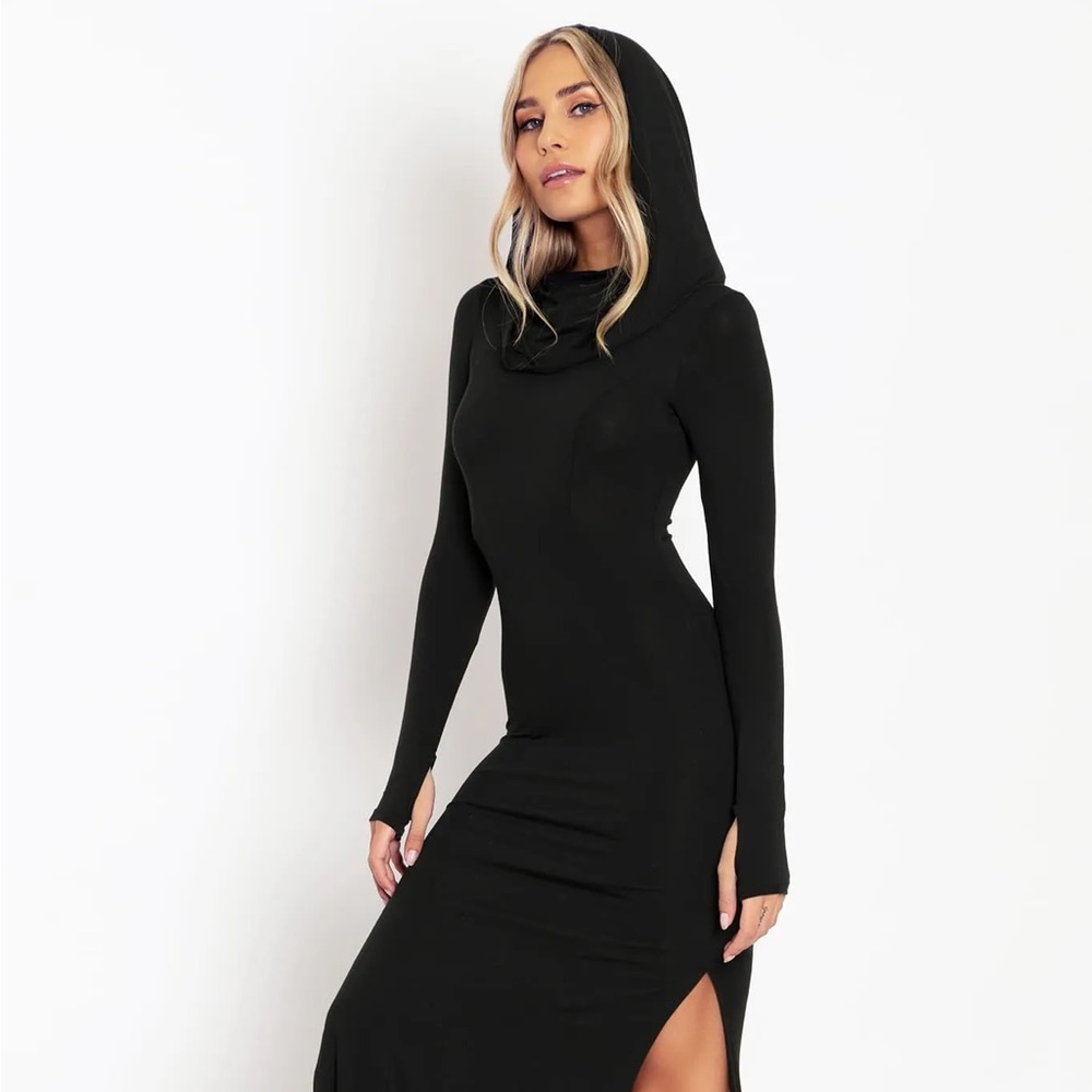 Blackmilk brand new hooded black midi dress with tags size L / double split